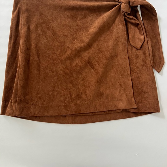 CUPCAKES & CASHMERE | Women's Size 6 Brown Faux Suede Tie Mini Faux Wrap Skirt - Picture 2 of 8